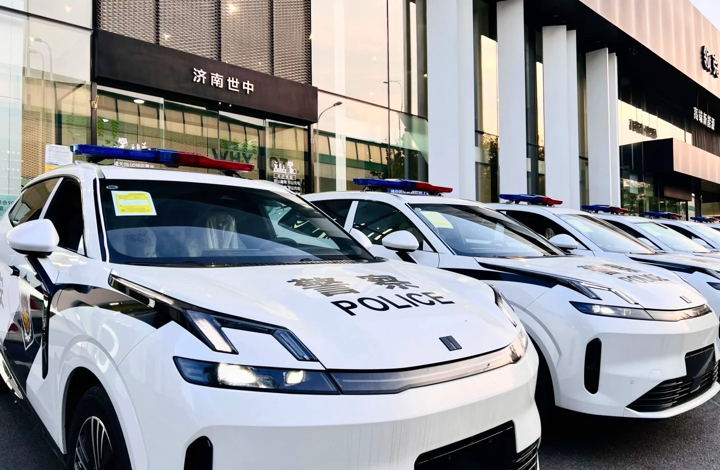 警务严选，揭秘领克08EM-P“硬核通关秘籍”