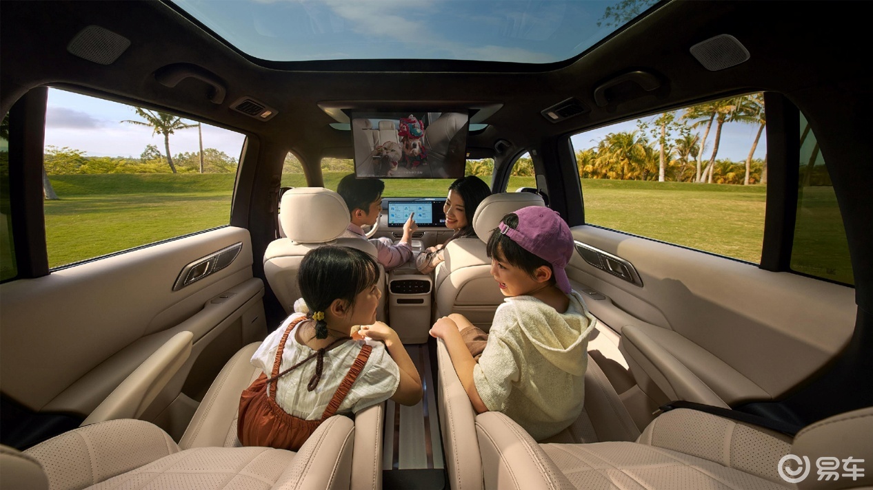 给85后中产的理想座驾:深蓝S09对比领克900