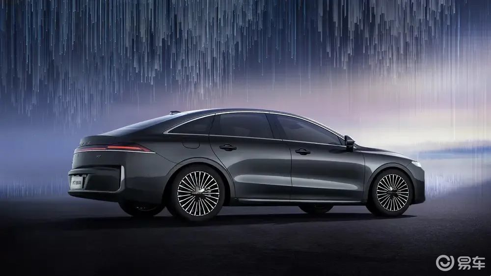 上汽荣威M7 DMH,前劳斯莱斯设计师