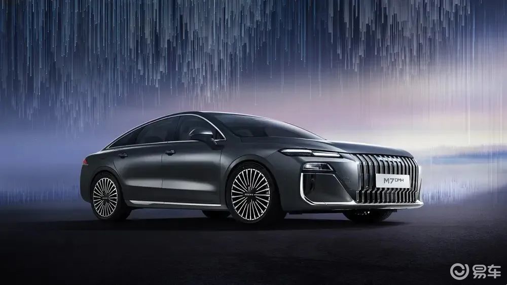 上汽荣威M7 DMH,前劳斯莱斯设计师