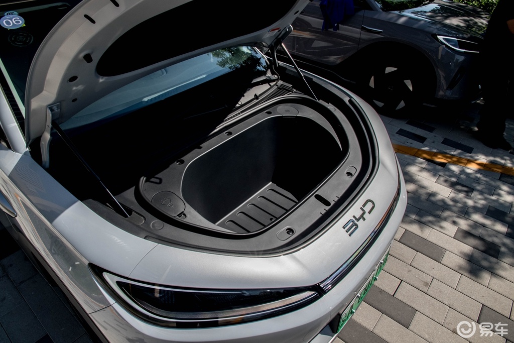 冰箱大沙发,这款不到15万的SUV能否满足“95后”?