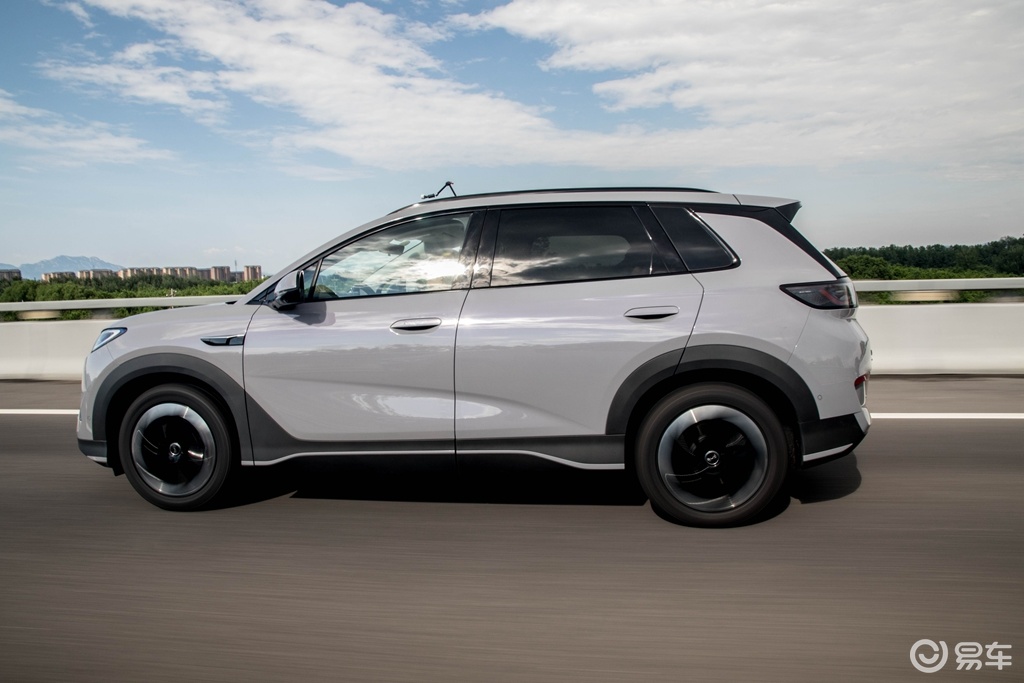 冰箱大沙发,这款不到15万的SUV能否满足“95后”?