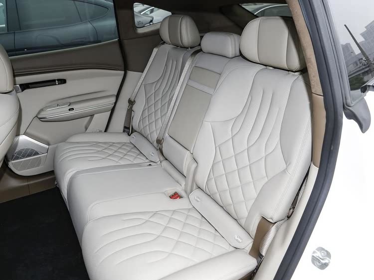 纯电消费怎么选?昊铂HT对标智己LS6更满足“购买痛点”