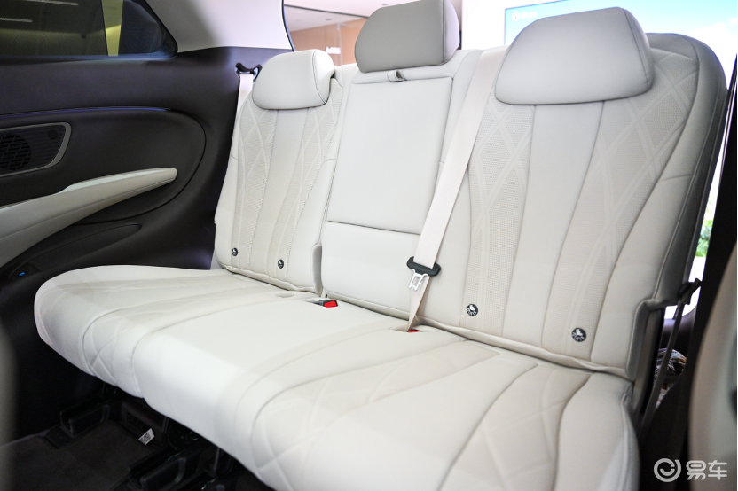 赛那、别克GL8输得不冤!论高端,腾势D9给大家上了一课