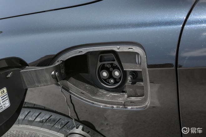 2025款红旗E-QM5上市 售12.18万元起