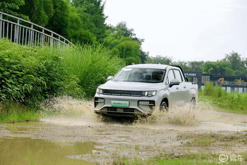 雷达金刚EM-P越野场地试驾,极端路况表现稳定
