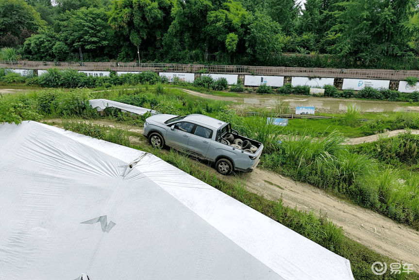 雷达金刚EM-P越野场地试驾,极端路况表现稳定