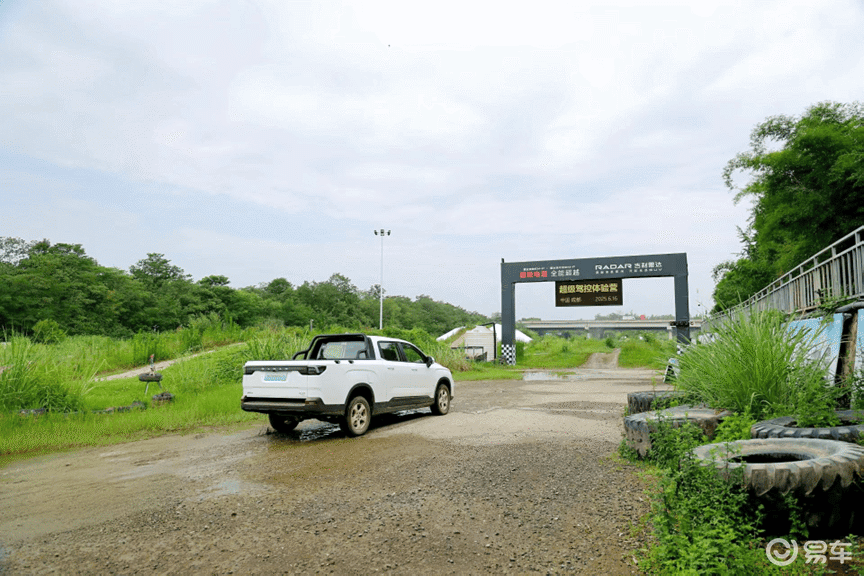 雷达金刚EM-P越野场地试驾,极端路况表现稳定