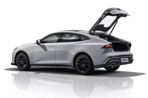 新选择!第三代UNI-V登场,2.0T+赛道模式吸引人