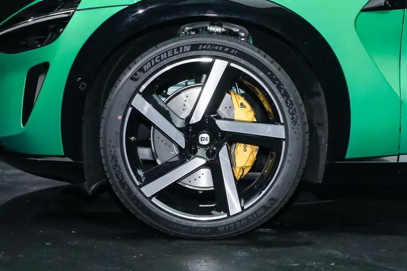 小米YU7交付时间更新 Max版最快33-36周/标准版最快53-56周