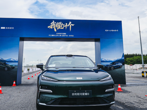 吉利银河星耀8试驾体验报告：全能实力的中式豪华旗舰