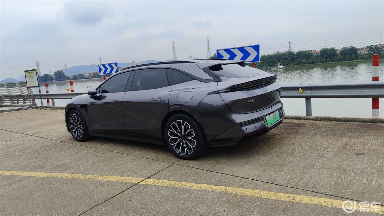 独立试驾极氪007GT:外表跳脱,内里柔和