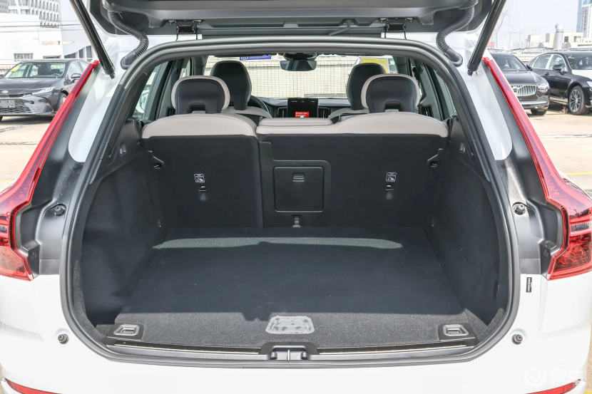 诚意之争:凯迪拉克全新XT5对比新款XC60,差距几何?