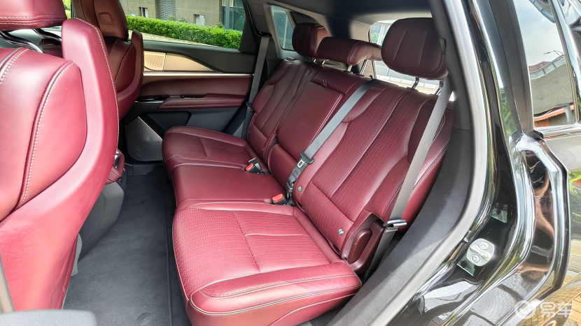 诚意之争:凯迪拉克全新XT5对比新款XC60,差距几何?