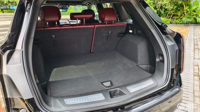 诚意之争:凯迪拉克全新XT5对比新款XC60,差距几何?