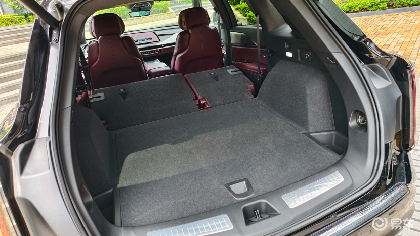 诚意之争:凯迪拉克全新XT5对比新款XC60,差距几何?