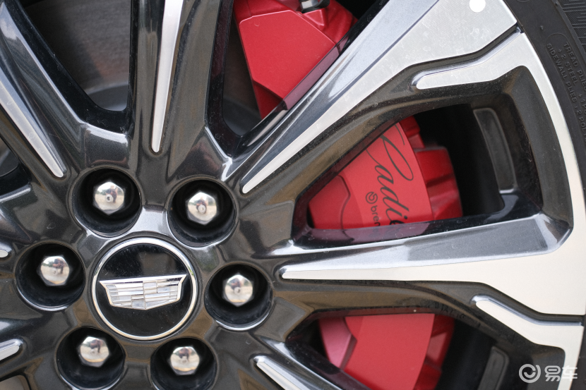 诚意之争:凯迪拉克全新XT5对比新款XC60,差距几何?