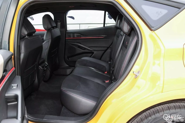 福特蒙迪欧 VS 大众迈腾:20万级中型车轻松对比