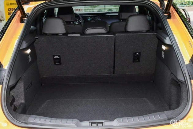 福特蒙迪欧 VS 大众迈腾:20万级中型车轻松对比