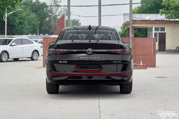 福特蒙迪欧 VS 大众迈腾:20万级中型车轻松对比