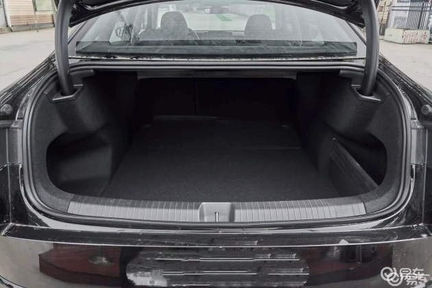 福特蒙迪欧 VS 大众迈腾:20万级中型车轻松对比