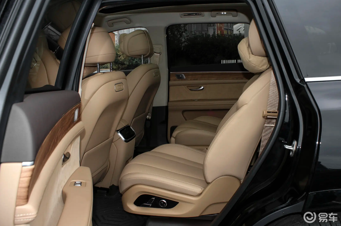 同样是33万,买小米YU7还是问界M7?