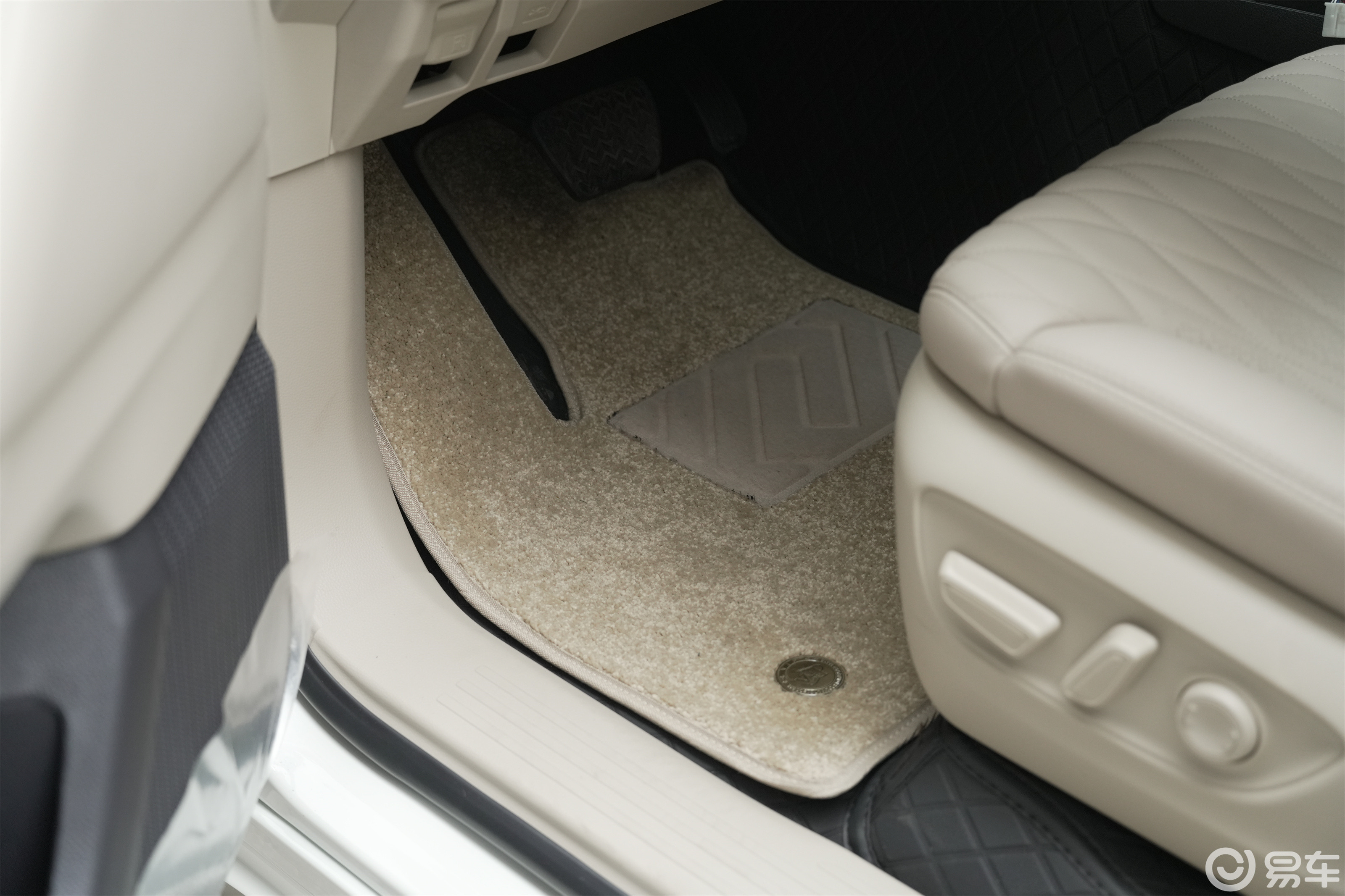 兰德酷路泽 LC300 改装:硬派越野,豪华精致融合