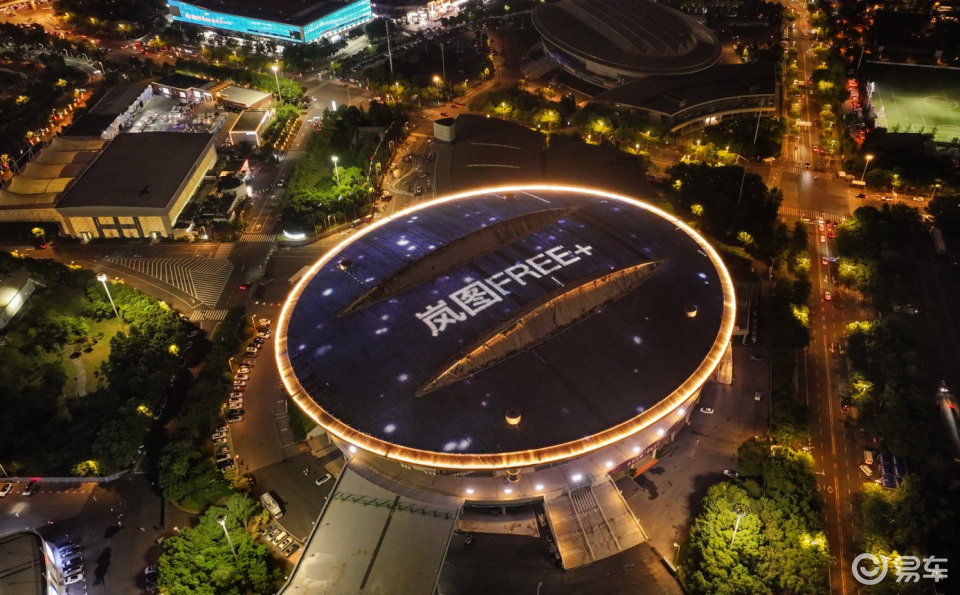 同级唯一ADS4+魔毯底盘 岚图FREE+21.99万起