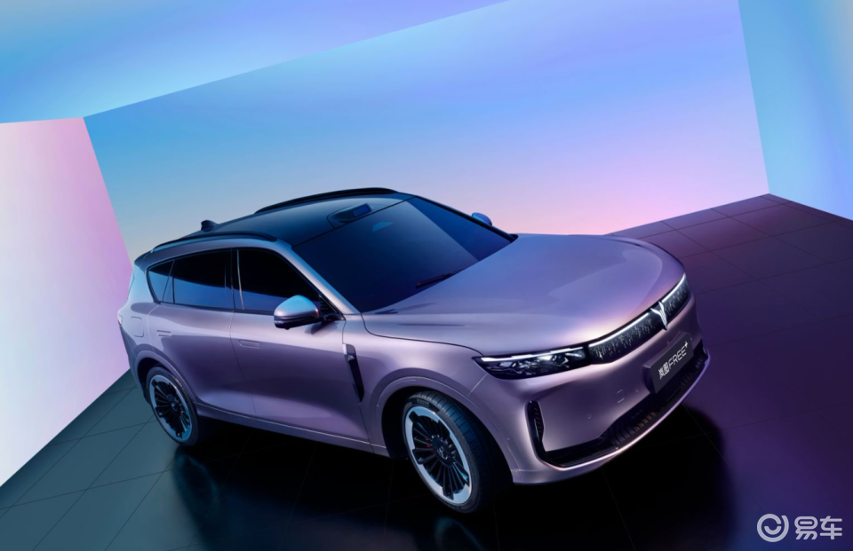 同级唯一ADS4+魔毯底盘 岚图FREE+21.99万起