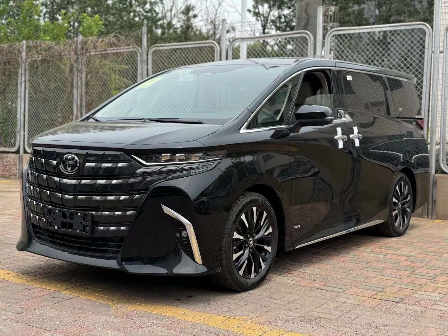 最新款埃尔法商务车最热销车型报价