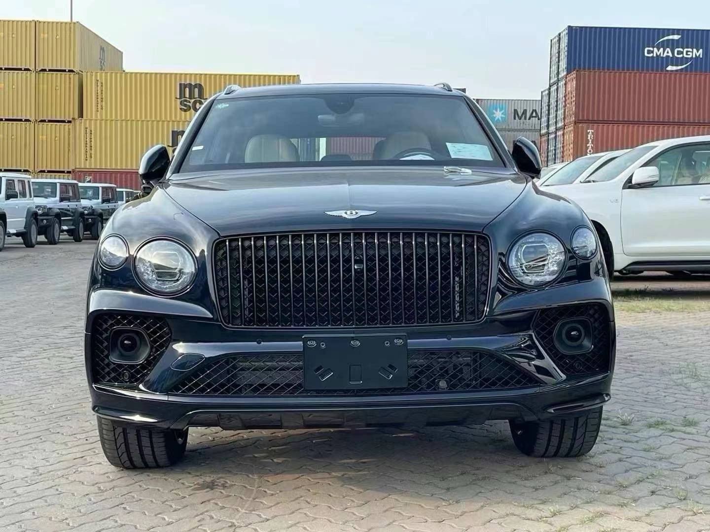 宾利添越彰显卓越运动风范 搭载4.0V8 炫酷颜色