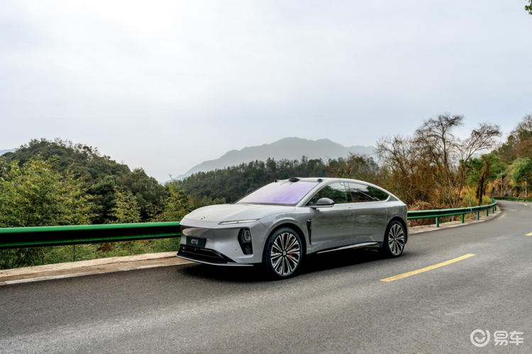 蔚来ET9:爆胎惊魂中,如何为你稳住方向盘与心跳?