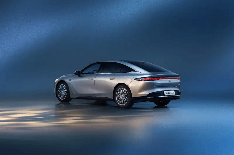 别克至境L7无伪实车曝光 两款新配色/搭1.5T发动机