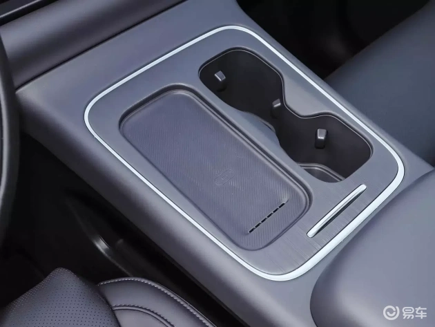 深蓝S05 vs 零跑C10:哪款更俘获年轻心