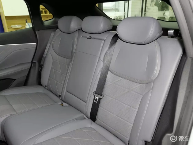 深蓝S05 vs 零跑C10:哪款更俘获年轻心