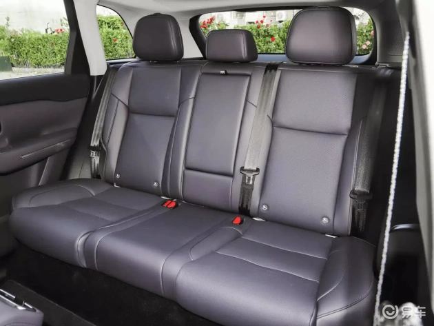 深蓝S05 vs 零跑C10:哪款更俘获年轻心