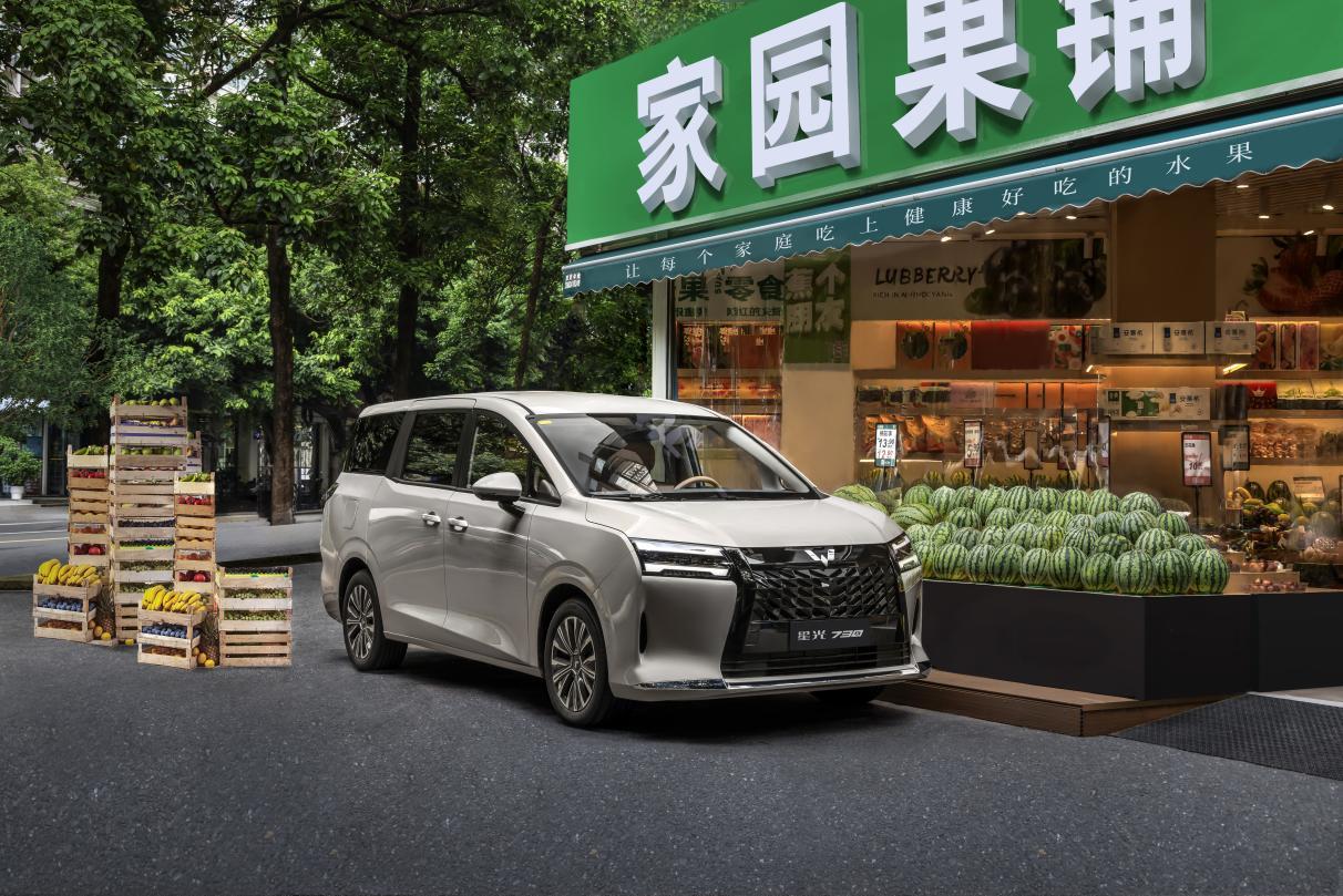 五菱三动力MPV星光730,实车亮相2025成都国际车展