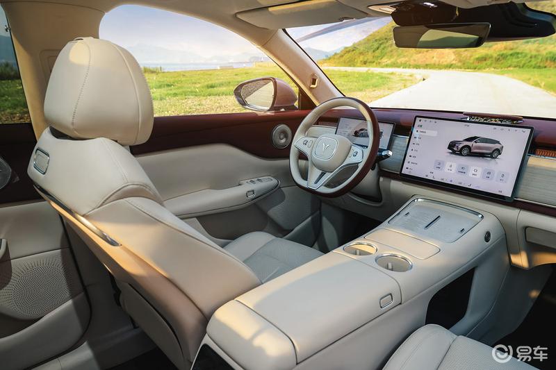 以满配实力叩响年轻家庭心门 全新岚图知音上市高层专访