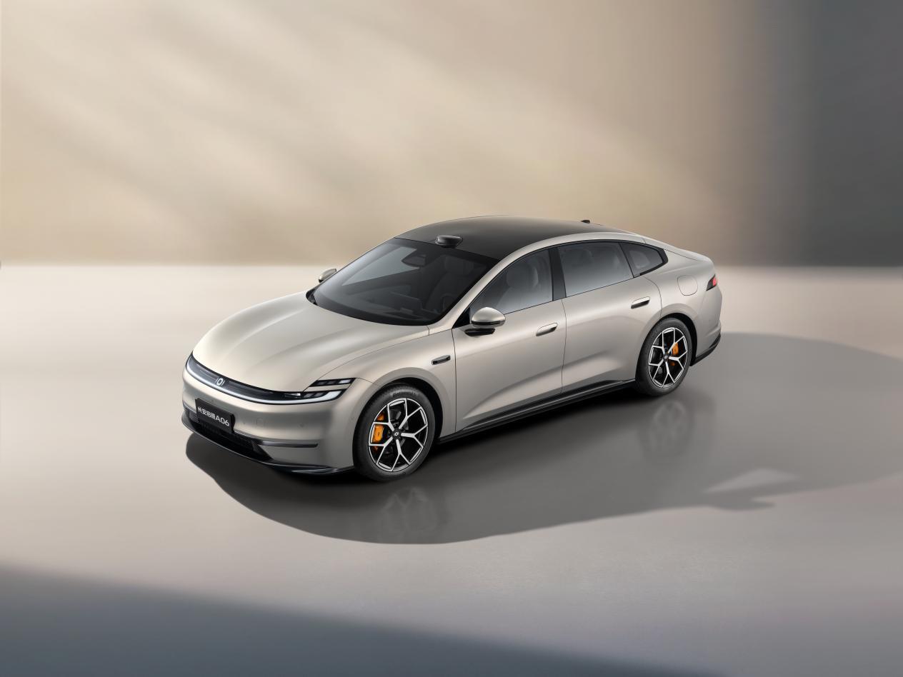 长安启源A06全球首秀 四大超配跨级对标迈巴赫