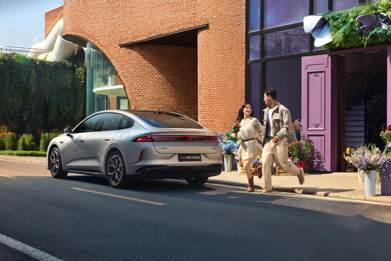 长安启源A06全球首秀 四大超配跨级对标迈巴赫