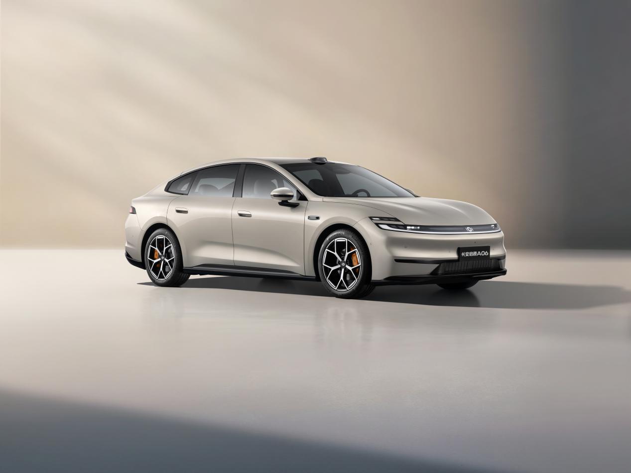 长安启源A06全球首秀 四大超配跨级对标迈巴赫