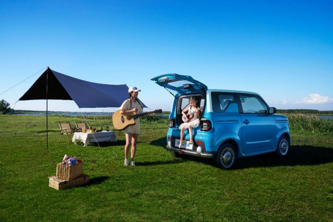 限时价4.29万元 品质出行新选择 睿蓝蓝气球上市