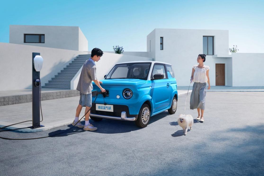 限时价4.29万元 品质出行新选择 睿蓝蓝气球上市