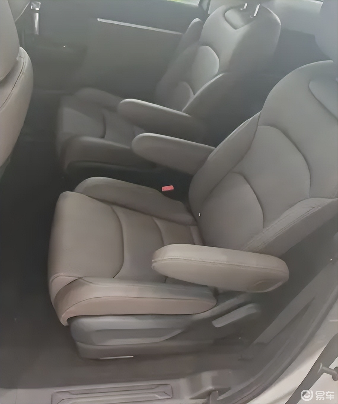 10万起?五菱星光730:1.5T动力够用,后备箱拖后腿