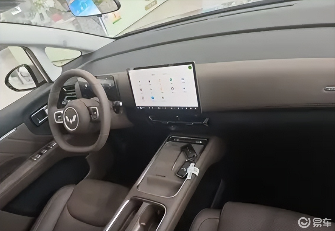 10万起?五菱星光730:1.5T动力够用,后备箱拖后腿