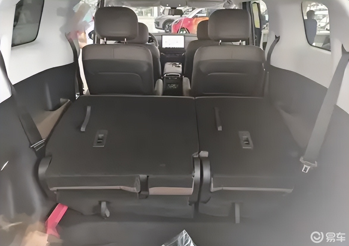 10万起?五菱星光730:1.5T动力够用,后备箱拖后腿