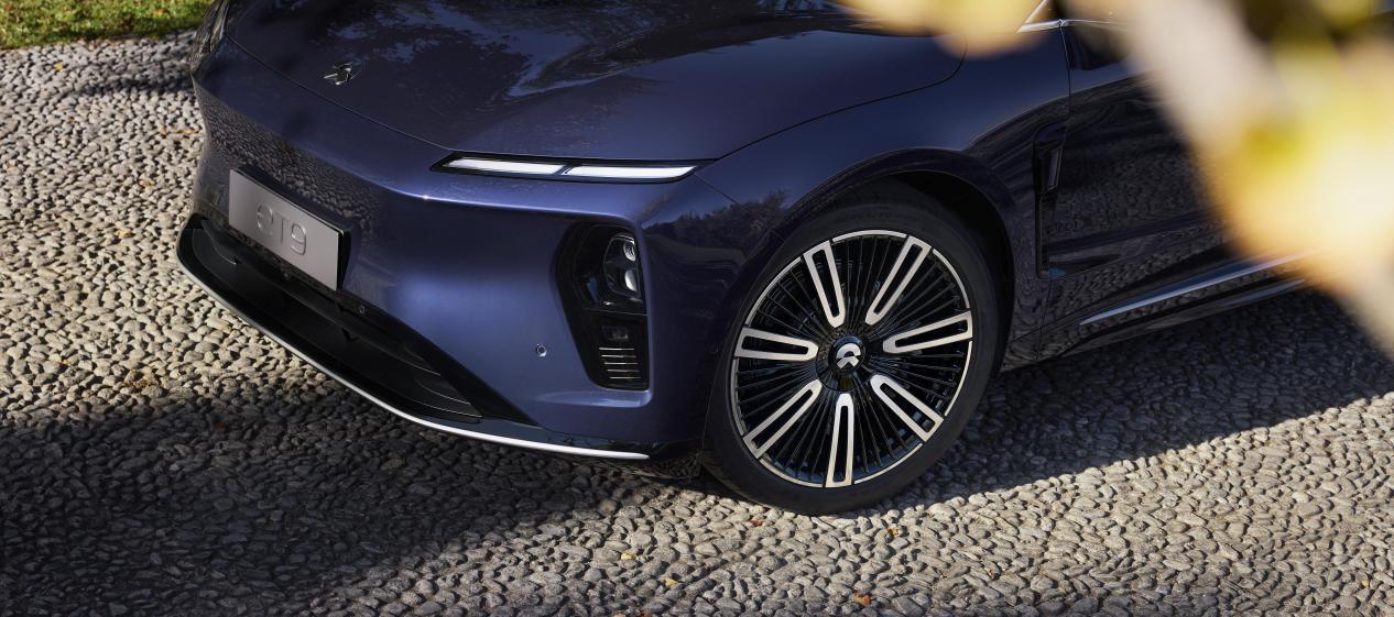 试完蔚来ET9,帕梅车主沉默了:这才是老板该开的车!