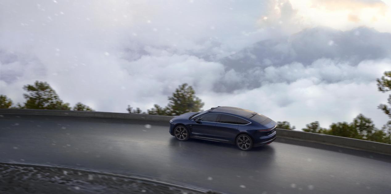 试完蔚来ET9,帕梅车主沉默了:这才是老板该开的车!