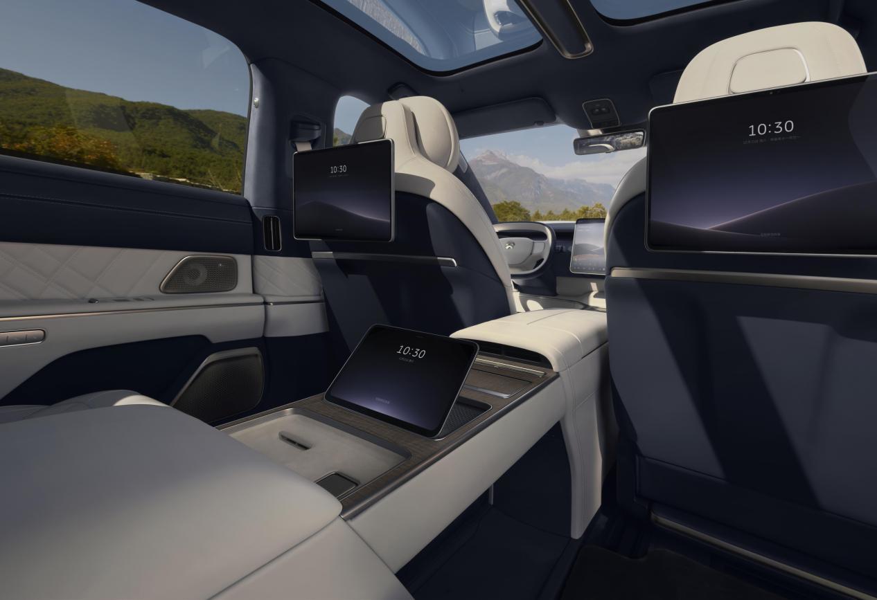 试完蔚来ET9,帕梅车主沉默了:这才是老板该开的车!