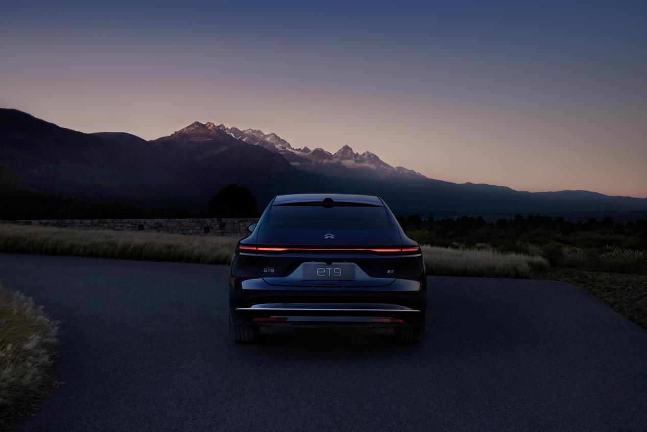 试完蔚来ET9,帕梅车主沉默了:这才是老板该开的车!